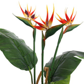 Papagájvirág műnövény élethű zöld levelekkel és virágzó kialakítással.